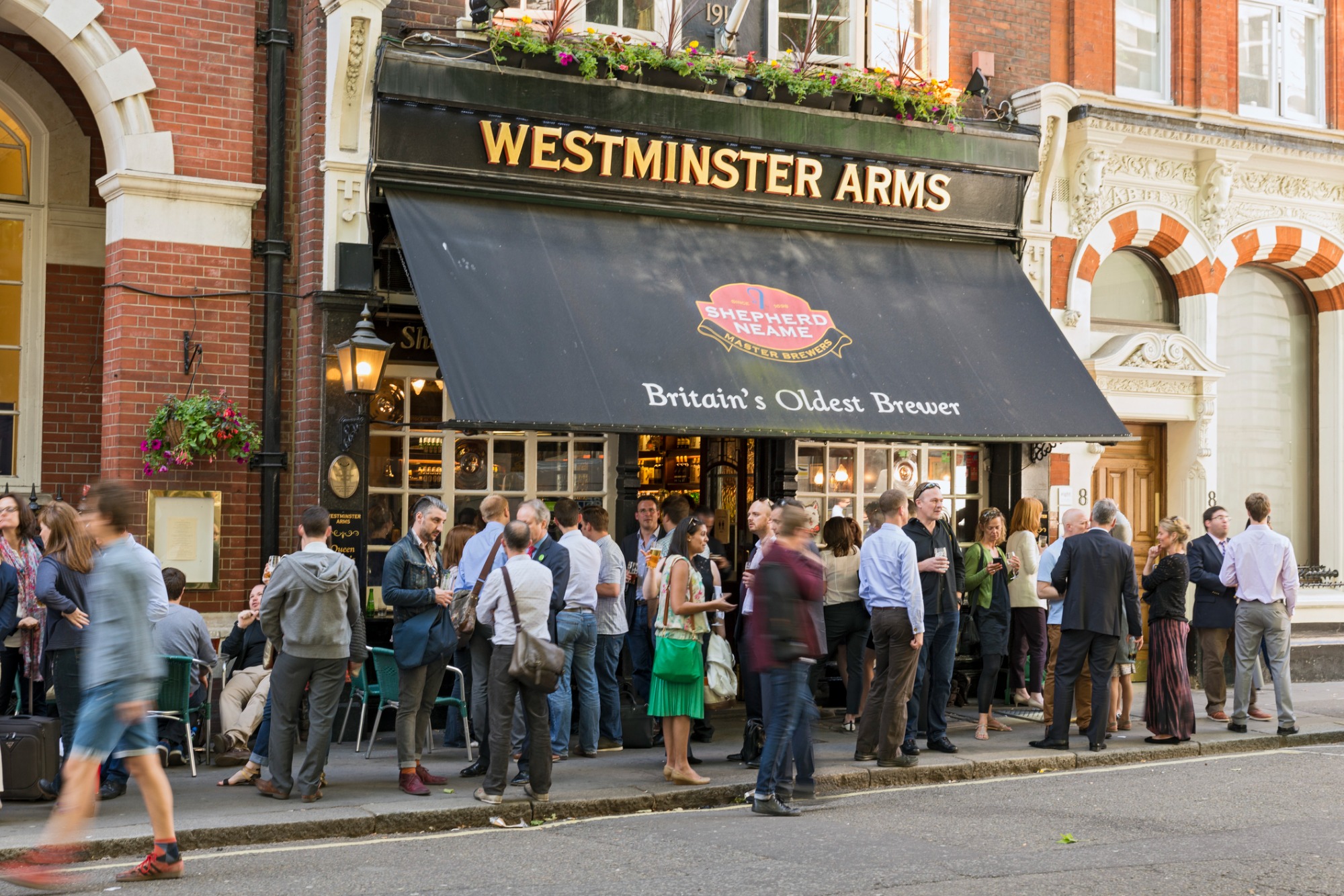 Pubs and hotels need more than busy weekends to keep hiring 