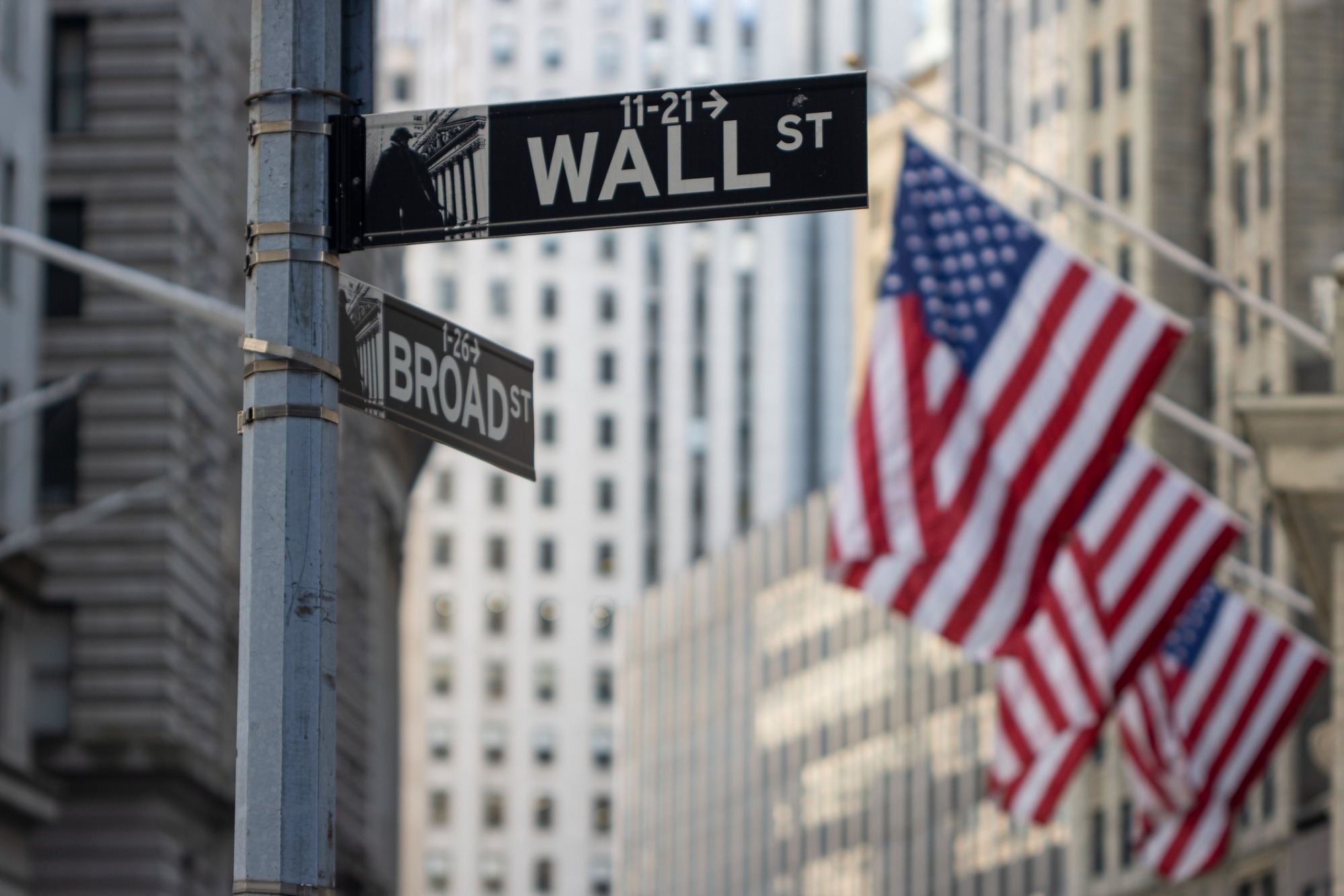 Fewer layoffs, steady hiring: the US jobs market is still holding up 